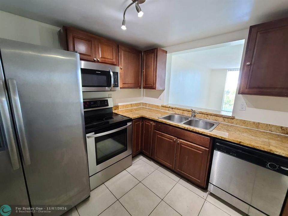 For Rent: $2,000 (2 beds, 2 baths, 1175 Square Feet)