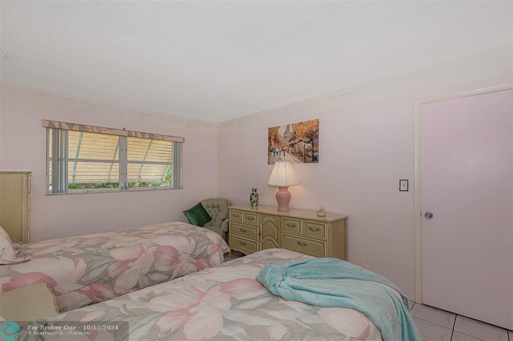 For Sale: $118,000 (2 beds, 2 baths, 930 Square Feet)