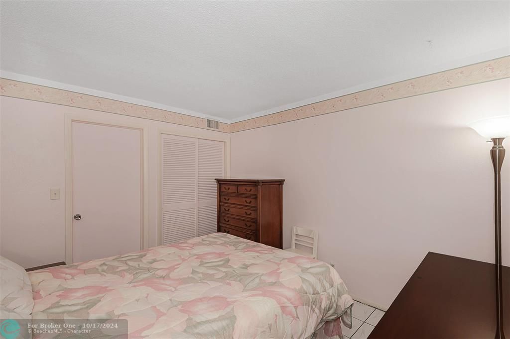 For Sale: $118,000 (2 beds, 2 baths, 930 Square Feet)