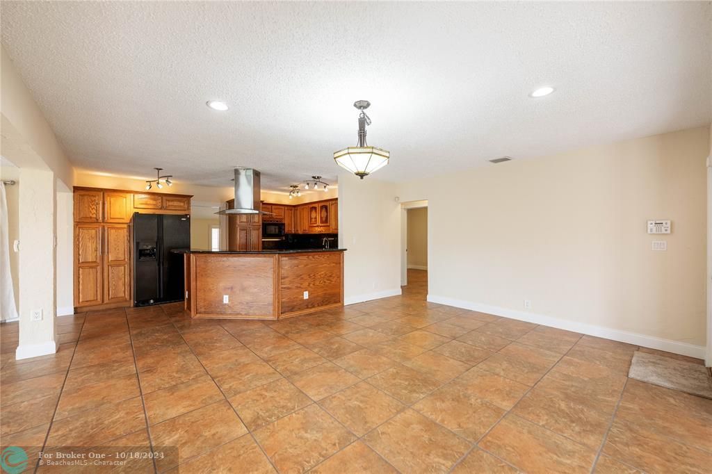 For Rent: $4,350 (4 beds, 2 baths, 1700 Square Feet)