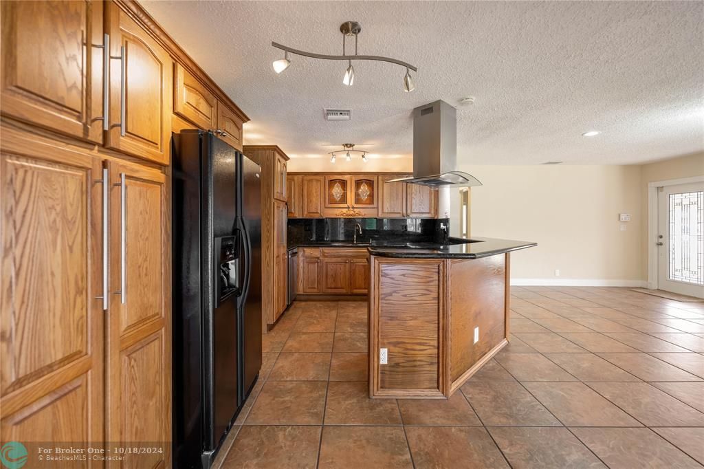 For Rent: $4,350 (4 beds, 2 baths, 1700 Square Feet)