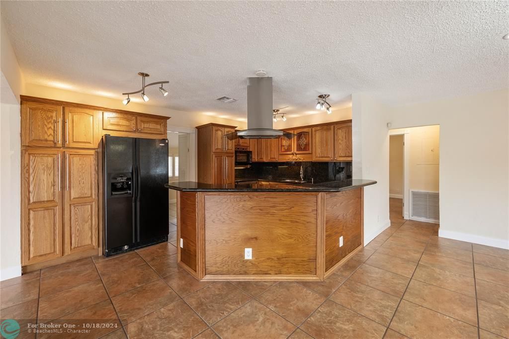 For Rent: $4,350 (4 beds, 2 baths, 1700 Square Feet)