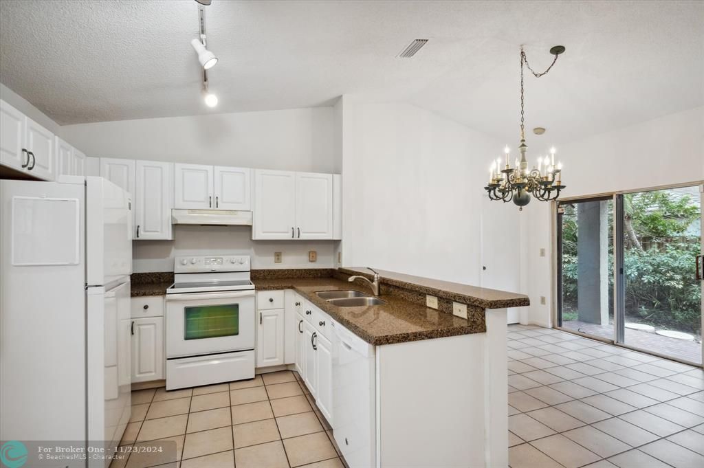 For Sale: $499,000 (3 beds, 2 baths, 1376 Square Feet)