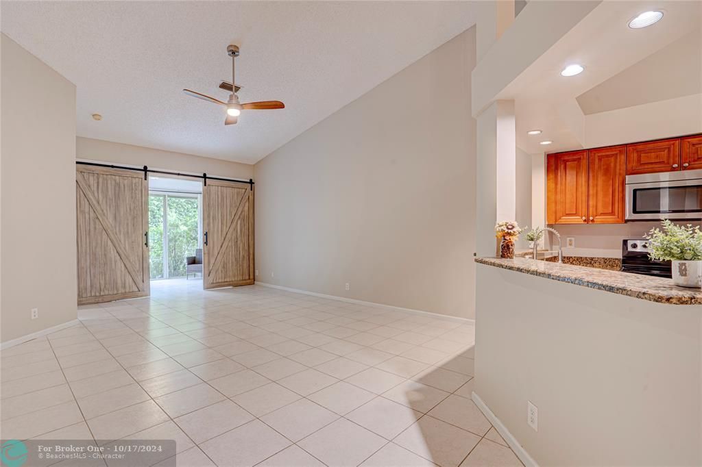 For Sale: $429,000 (2 beds, 2 baths, 1404 Square Feet)