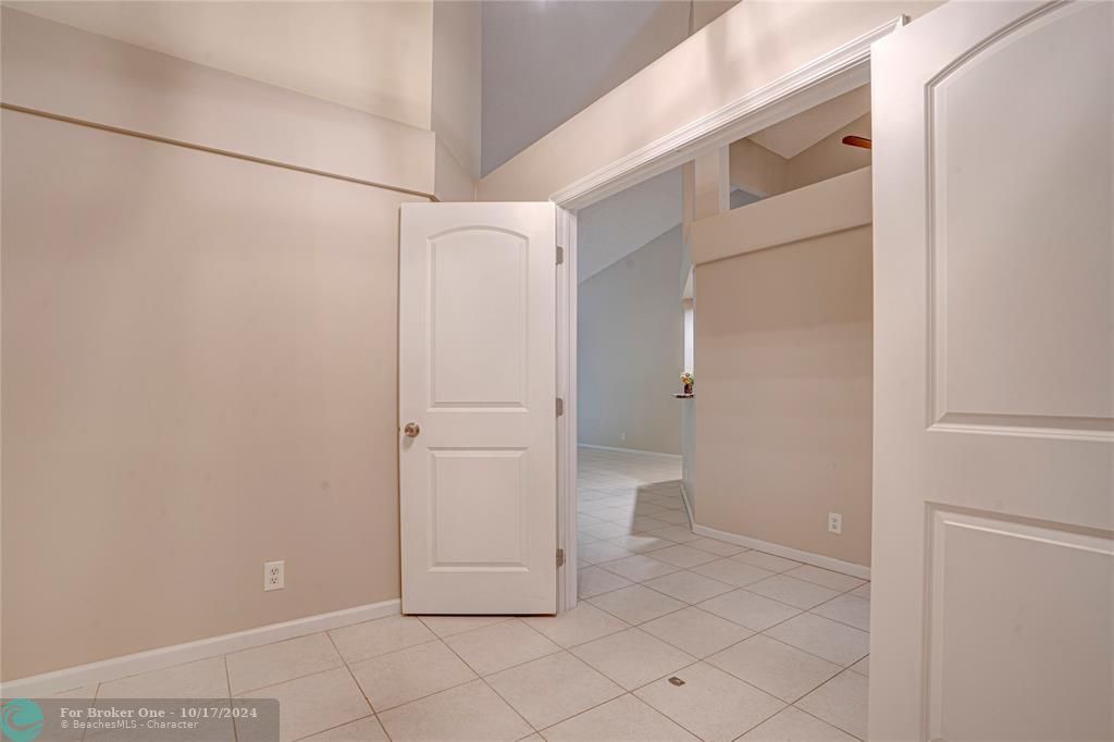 For Sale: $429,000 (2 beds, 2 baths, 1404 Square Feet)