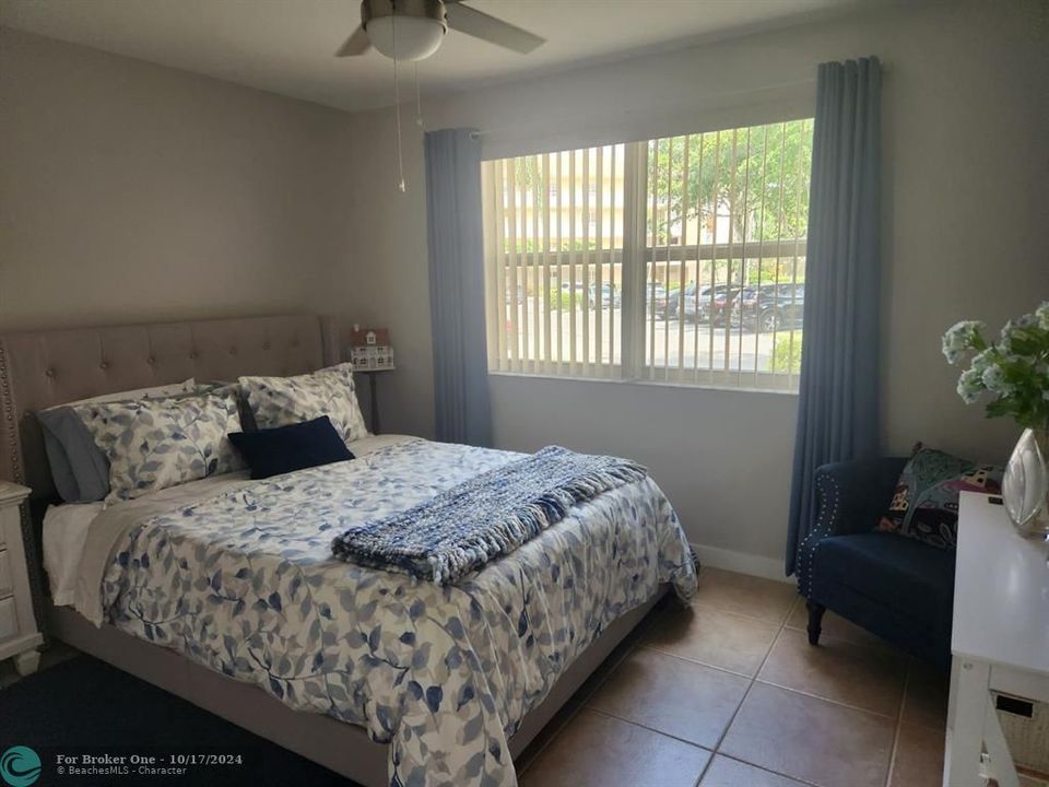 For Sale: $229,000 (2 beds, 2 baths, 1130 Square Feet)