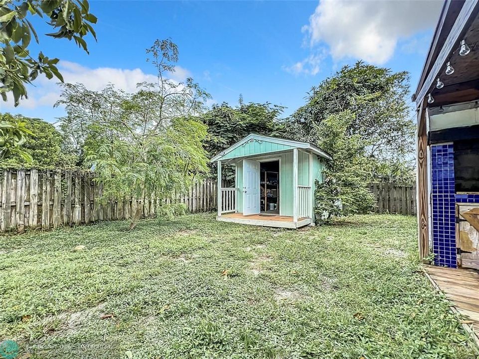 En Venta: $649,000 (5 camas, 3 baños, 2026 Pies cuadrados)