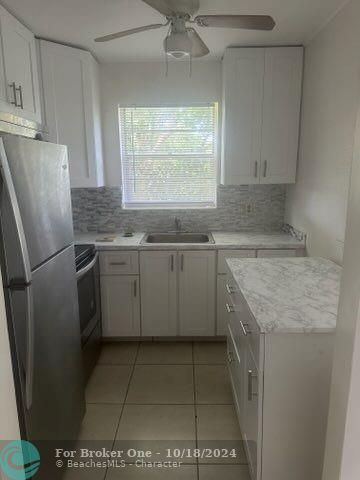 For Rent: $1,600 (1 beds, 1 baths, 703 Square Feet)