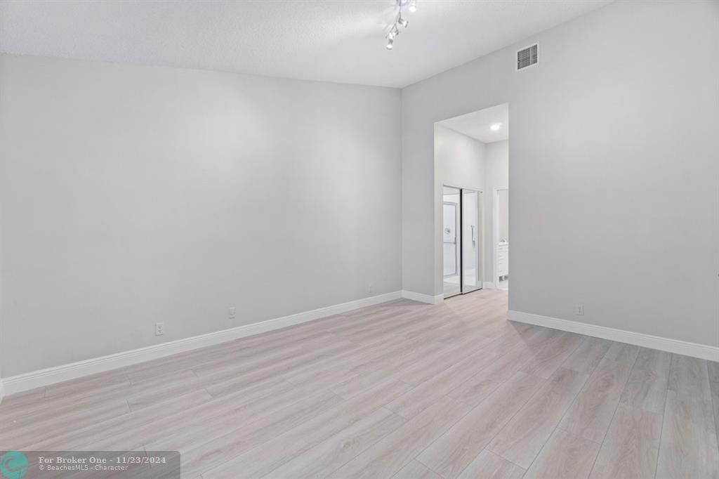 Active With Contract: $439,000 (2 beds, 2 baths, 1616 Square Feet)