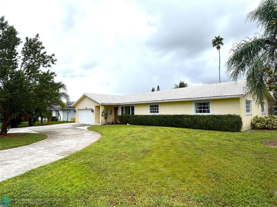 For Sale: $620,000 (5 beds, 3 baths, 2350 Square Feet)