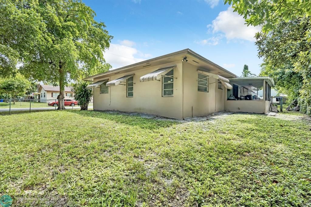 For Sale: $495,000 (3 beds, 2 baths, 1595 Square Feet)