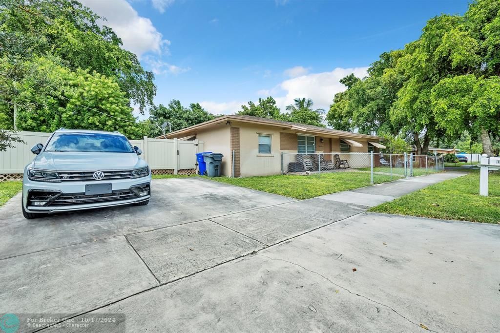 For Sale: $495,000 (3 beds, 2 baths, 1595 Square Feet)