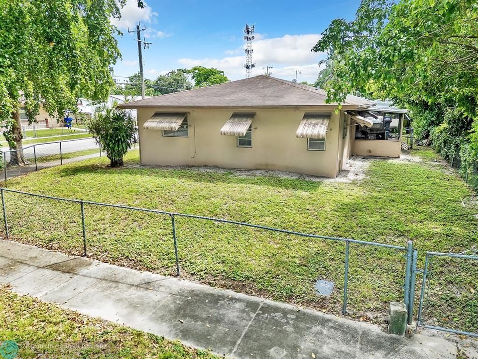 For Sale: $495,000 (3 beds, 2 baths, 1595 Square Feet)