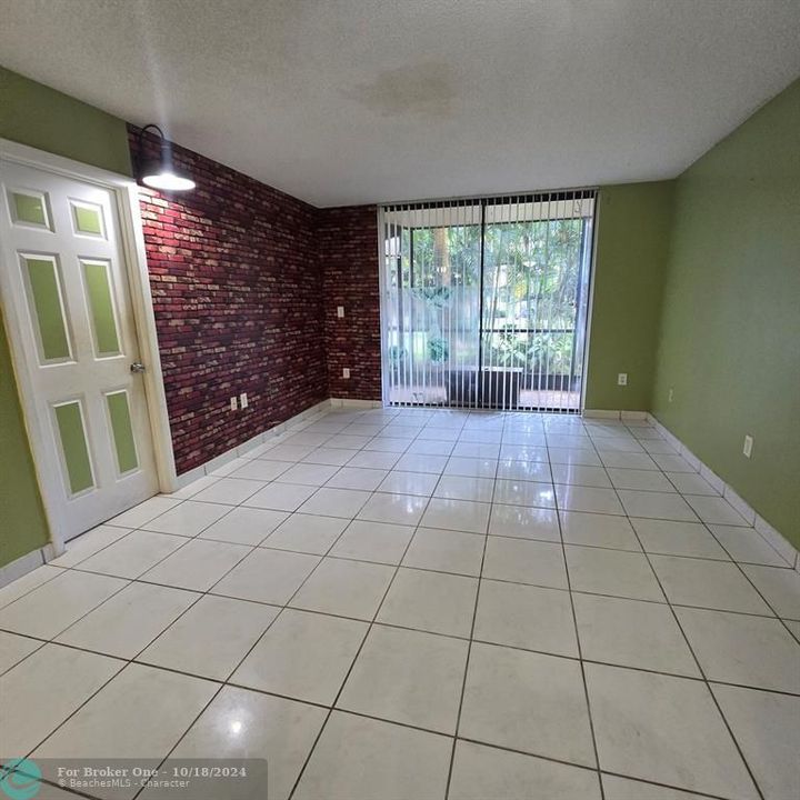 For Rent: $2,100 (2 beds, 2 baths, 970 Square Feet)