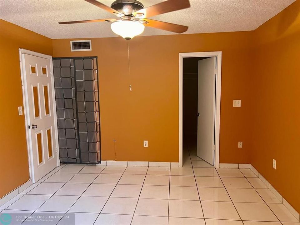 For Rent: $2,100 (2 beds, 2 baths, 970 Square Feet)