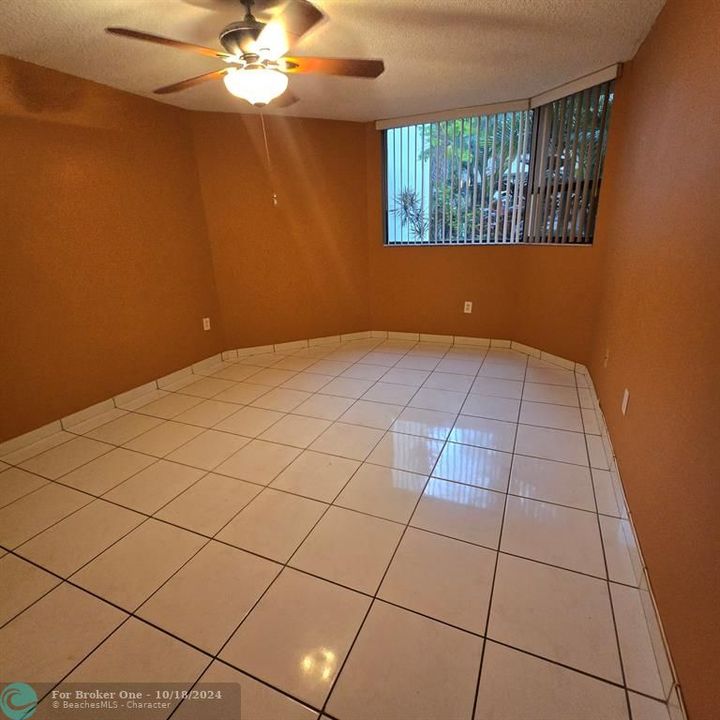 For Rent: $2,100 (2 beds, 2 baths, 970 Square Feet)