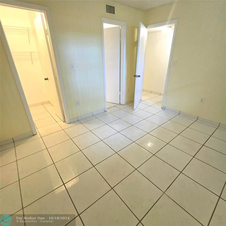 For Rent: $2,100 (2 beds, 2 baths, 970 Square Feet)