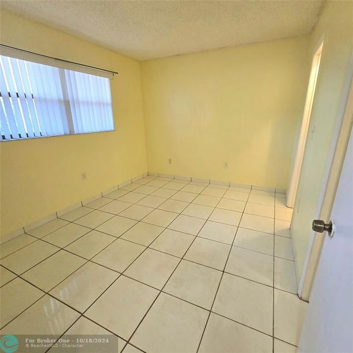 For Rent: $2,100 (2 beds, 2 baths, 970 Square Feet)