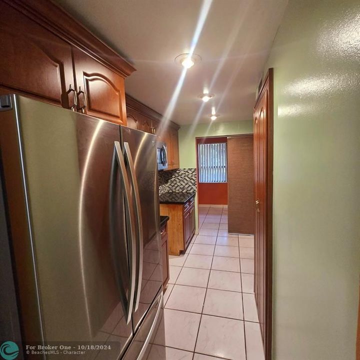 For Rent: $2,100 (2 beds, 2 baths, 970 Square Feet)