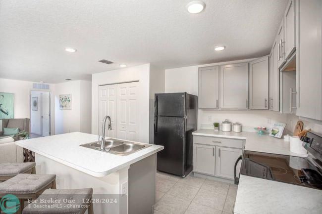 Active With Contract: $269,990 (3 beds, 2 baths, 1443 Square Feet)