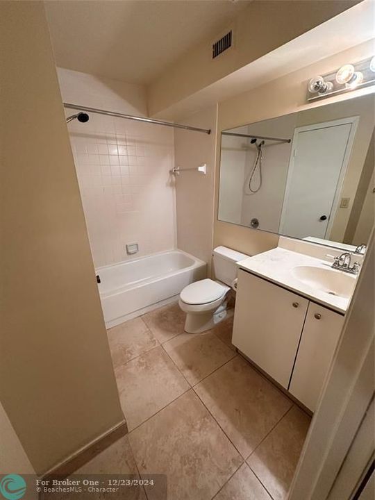 Active With Contract: $2,200 (2 beds, 2 baths, 1097 Square Feet)