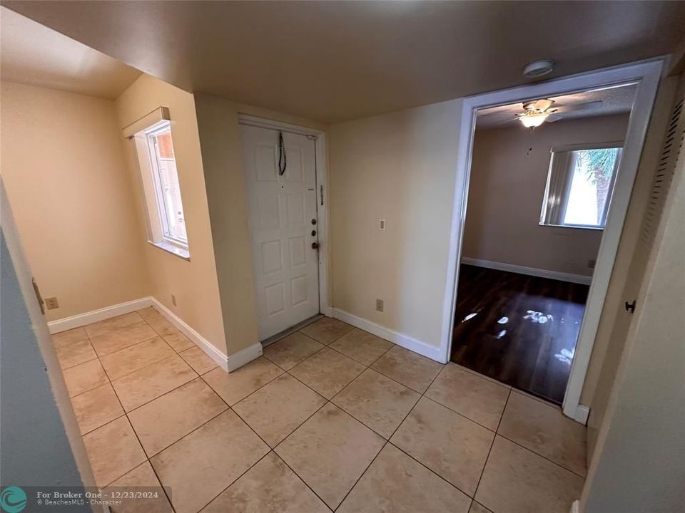 Active With Contract: $2,200 (2 beds, 2 baths, 1097 Square Feet)