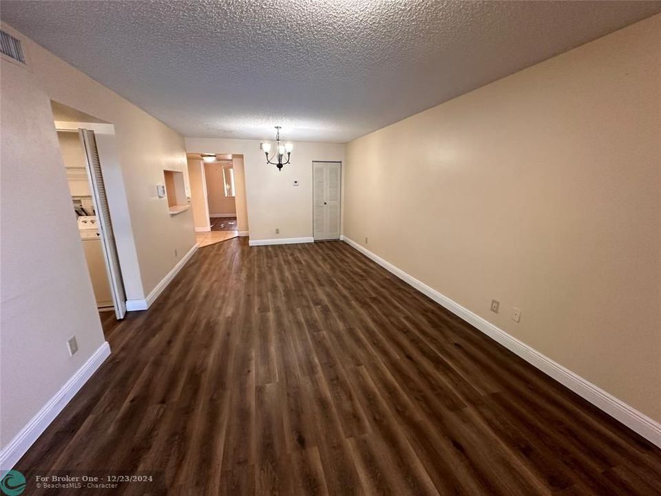 Active With Contract: $2,200 (2 beds, 2 baths, 1097 Square Feet)