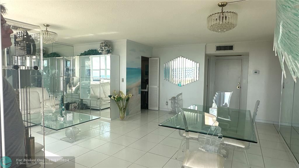 En Venta: $649,000 (2 camas, 2 baños, 1168 Pies cuadrados)