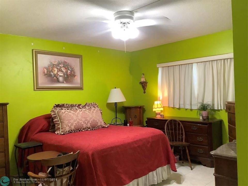 For Sale: $142,000 (2 beds, 2 baths, 982 Square Feet)