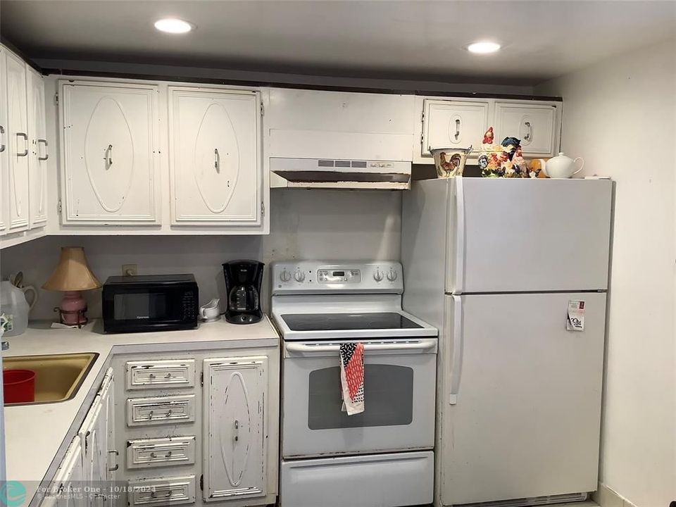 For Sale: $142,000 (2 beds, 2 baths, 982 Square Feet)