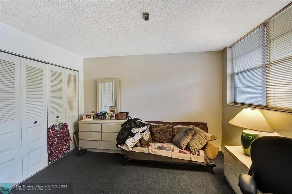 For Sale: $240,000 (2 beds, 2 baths, 980 Square Feet)