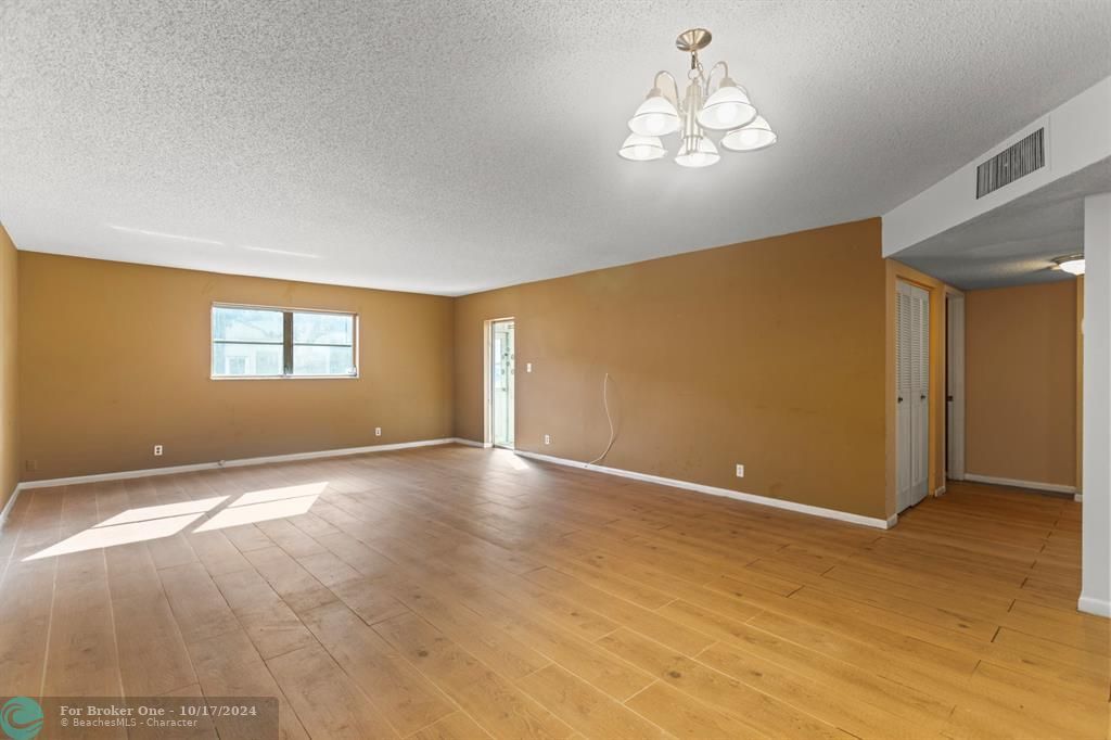 For Sale: $124,000 (2 beds, 2 baths, 1296 Square Feet)