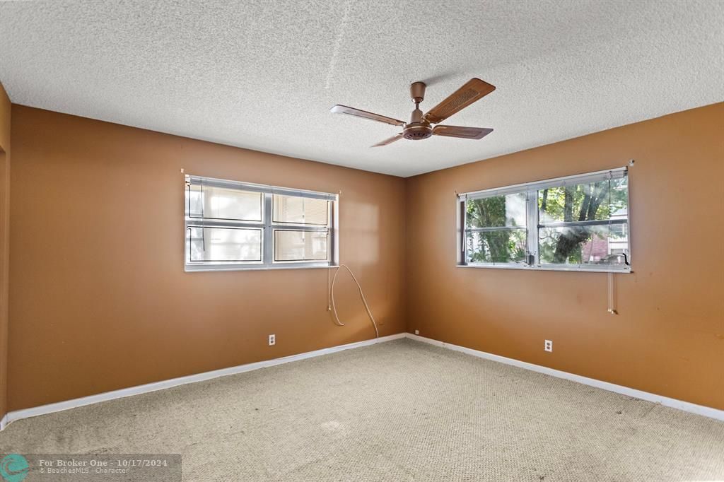 For Sale: $124,000 (2 beds, 2 baths, 1296 Square Feet)