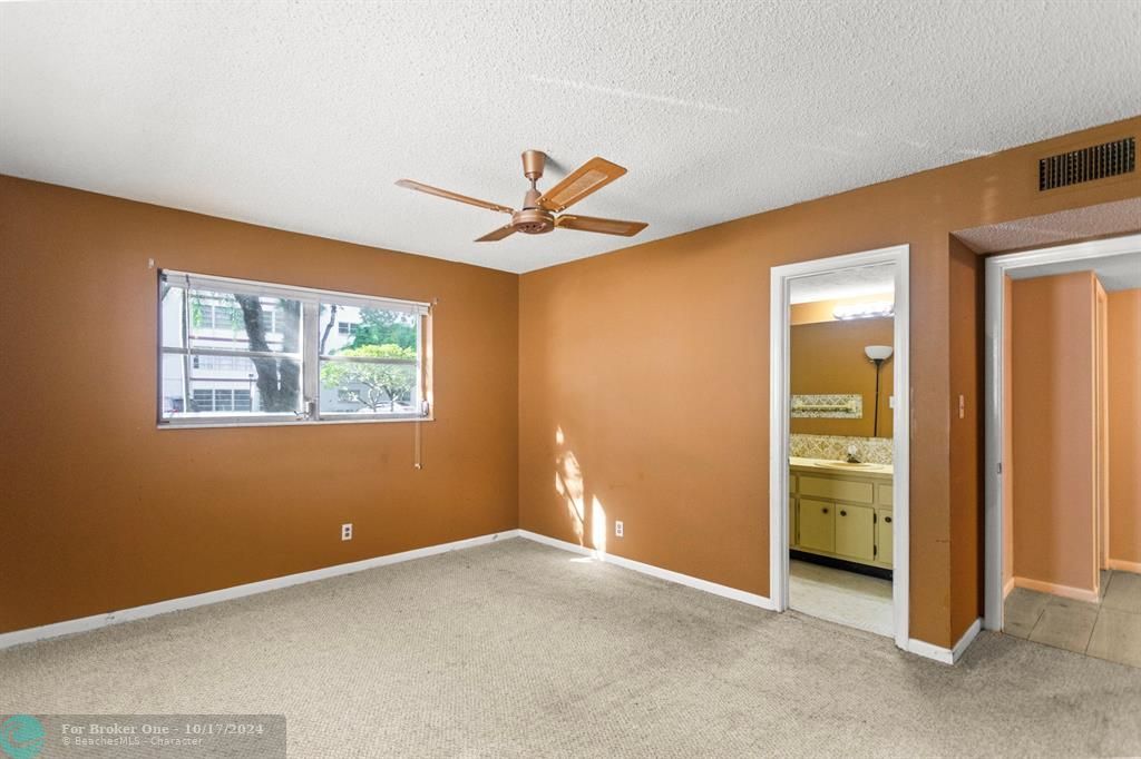 For Sale: $124,000 (2 beds, 2 baths, 1296 Square Feet)