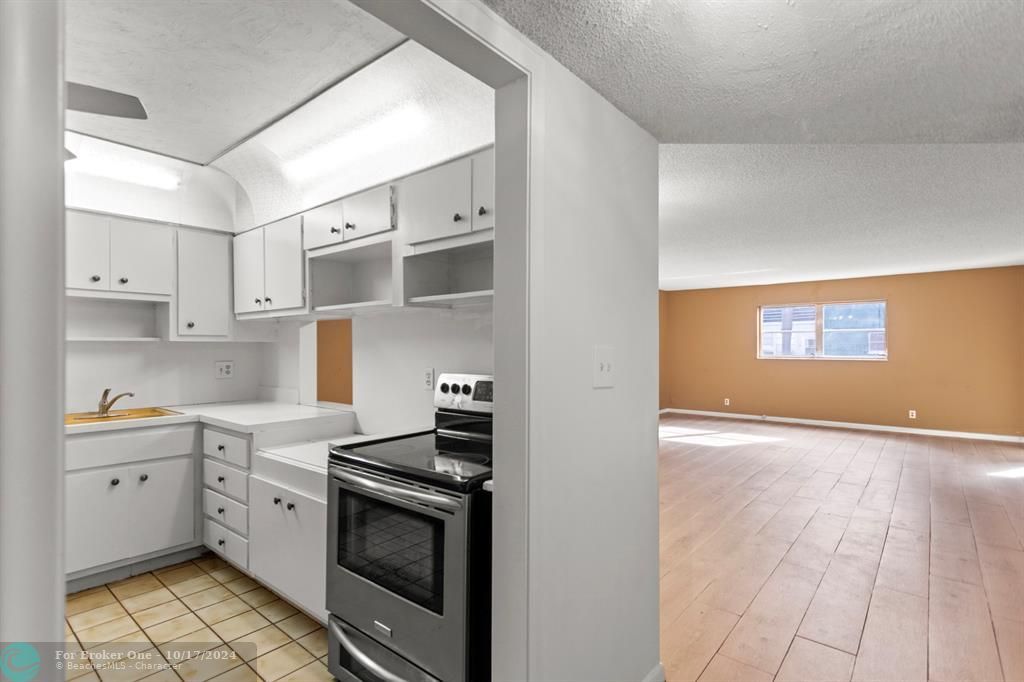 For Sale: $124,000 (2 beds, 2 baths, 1296 Square Feet)