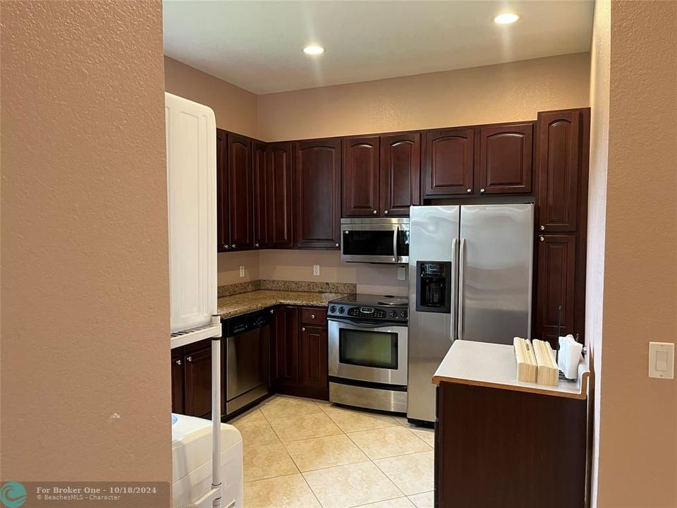 For Rent: $3,000 (2 beds, 2 baths, 1400 Square Feet)