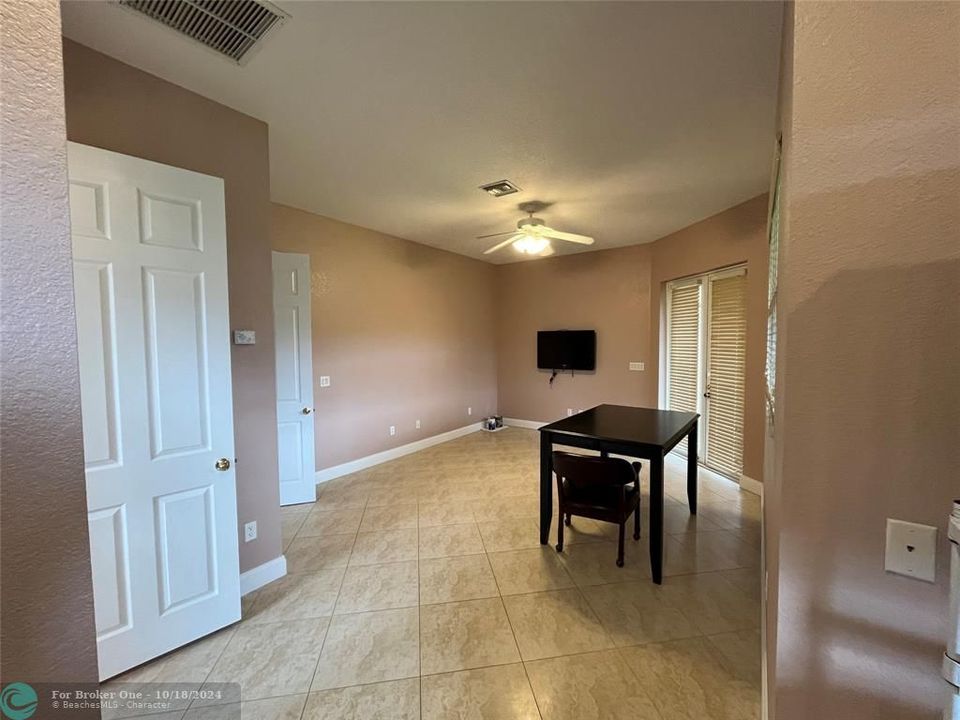 For Rent: $3,000 (2 beds, 2 baths, 1400 Square Feet)