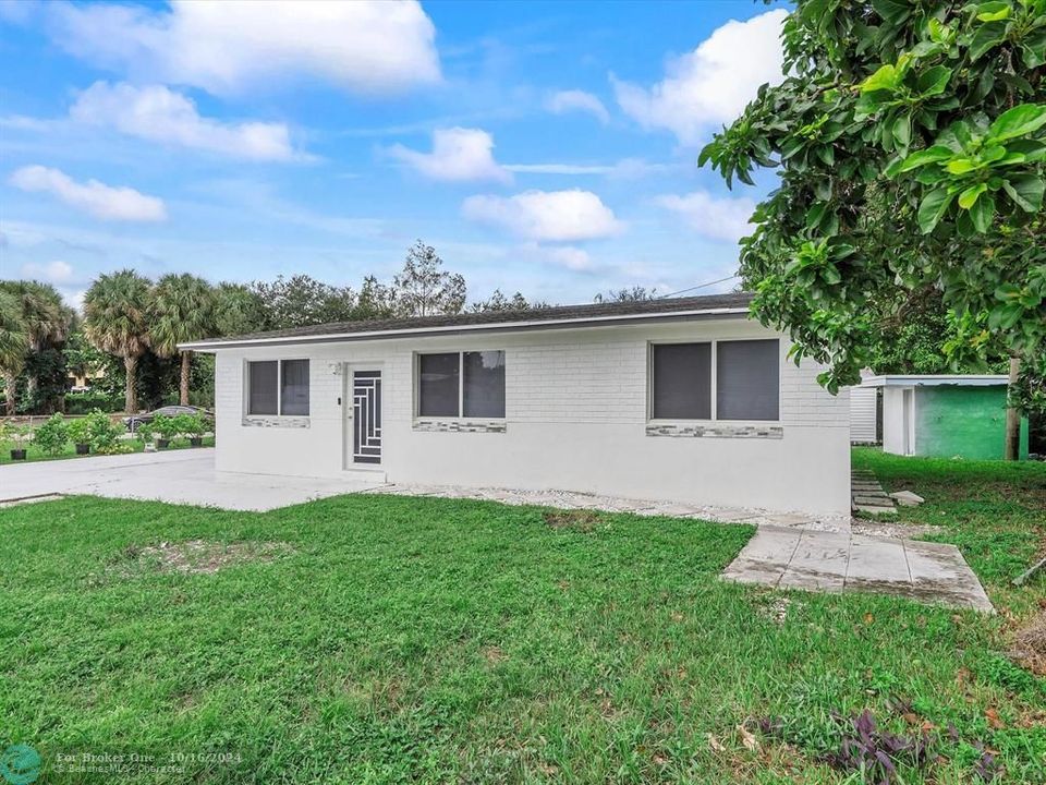 For Sale: $585,000 (4 beds, 2 baths, 1300 Square Feet)