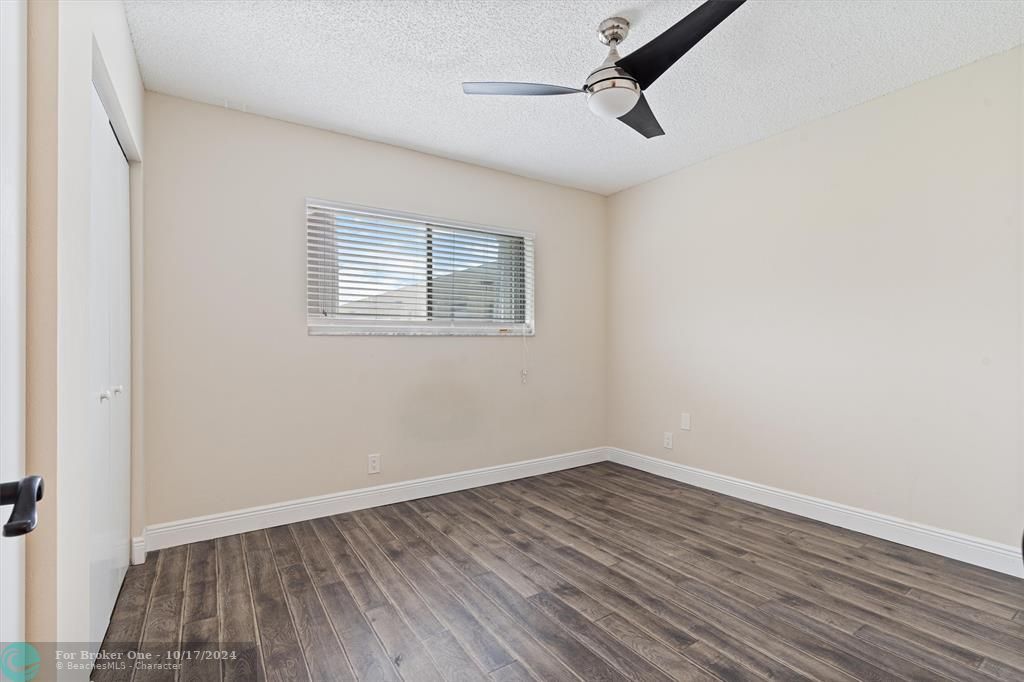 For Sale: $269,000 (2 beds, 2 baths, 975 Square Feet)