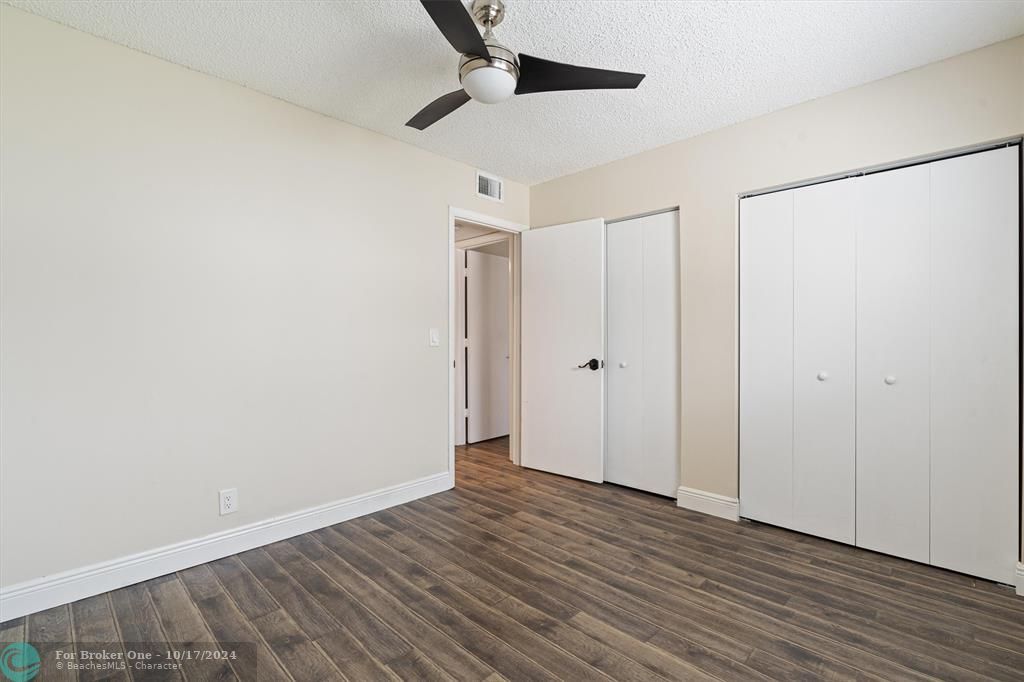 For Sale: $269,000 (2 beds, 2 baths, 975 Square Feet)