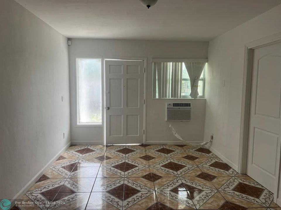 Recently Sold: $2,500 (3 beds, 1 baths, 1732 Square Feet)