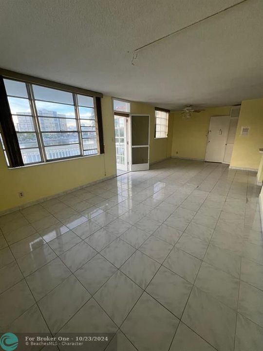 En Venta: $250,000 (1 camas, 1 baños, 700 Pies cuadrados)