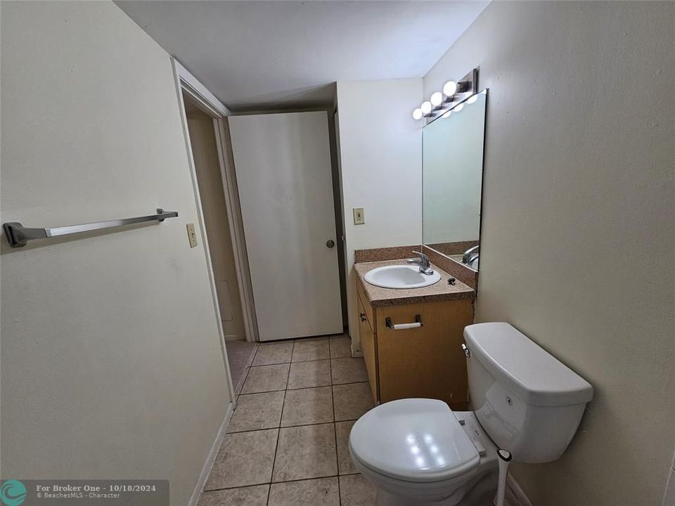 For Sale: $175,000 (2 beds, 1 baths, 708 Square Feet)