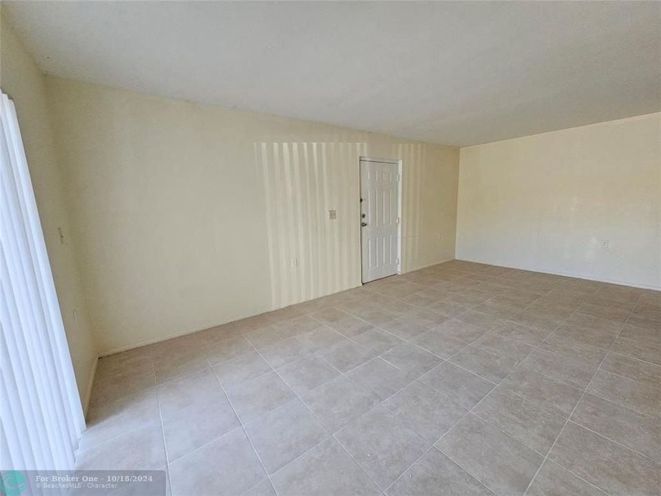 For Sale: $175,000 (2 beds, 1 baths, 708 Square Feet)