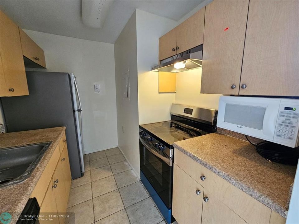 For Sale: $175,000 (2 beds, 1 baths, 708 Square Feet)