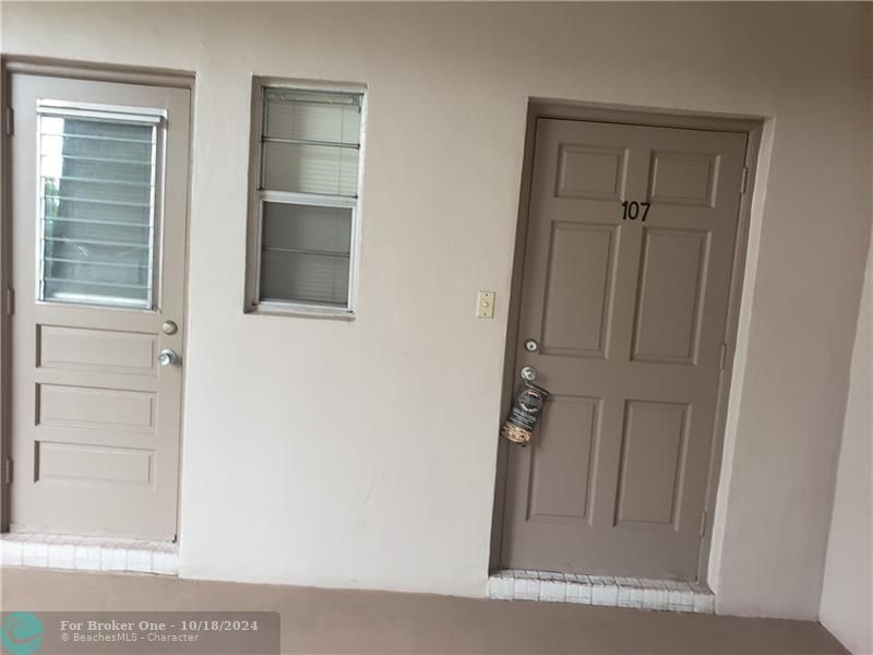 For Rent: $2,200 (2 beds, 2 baths, 980 Square Feet)