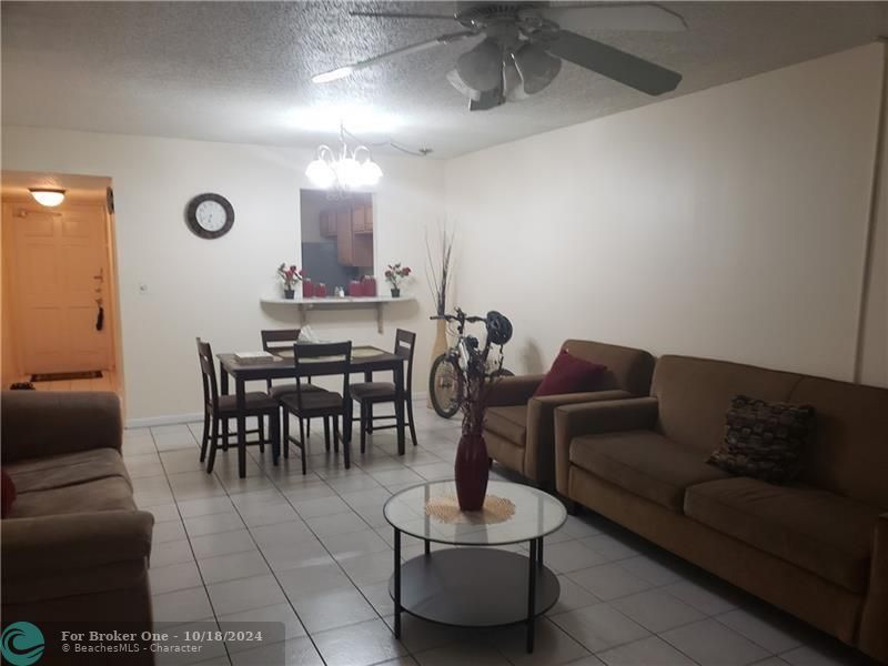 For Rent: $2,200 (2 beds, 2 baths, 980 Square Feet)