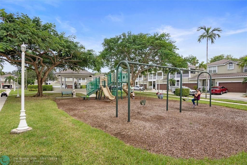 For Sale: $525,000 (3 beds, 2 baths, 1524 Square Feet)