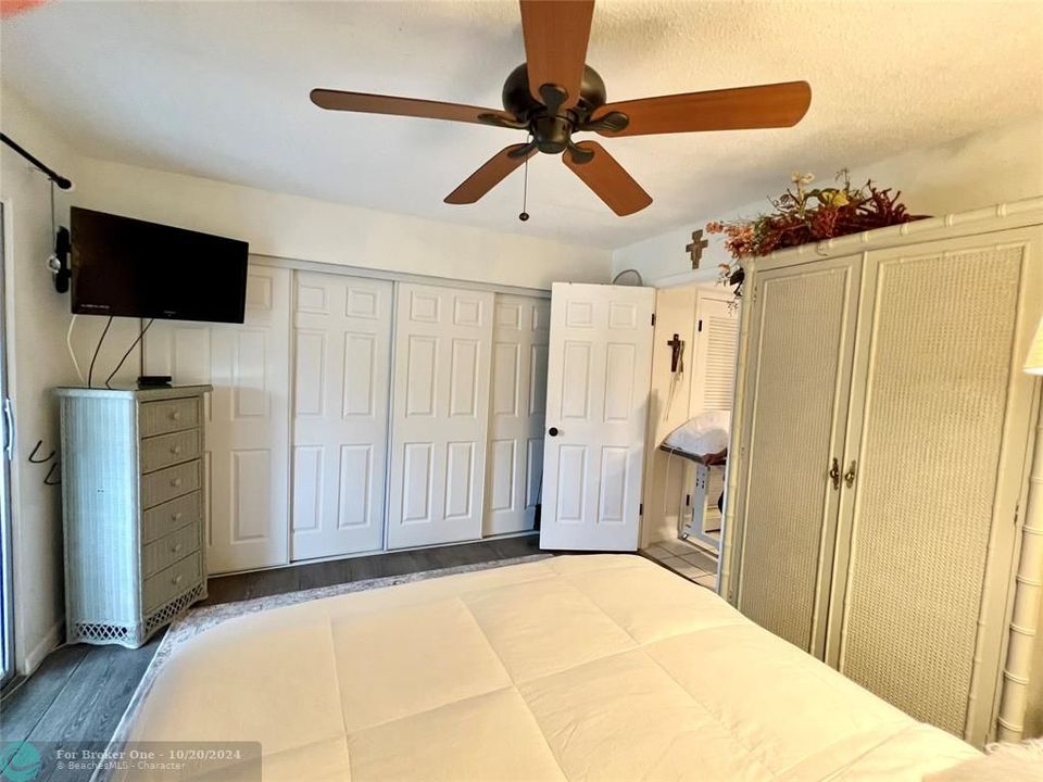 For Sale: $119,900 (1 beds, 1 baths, 595 Square Feet)