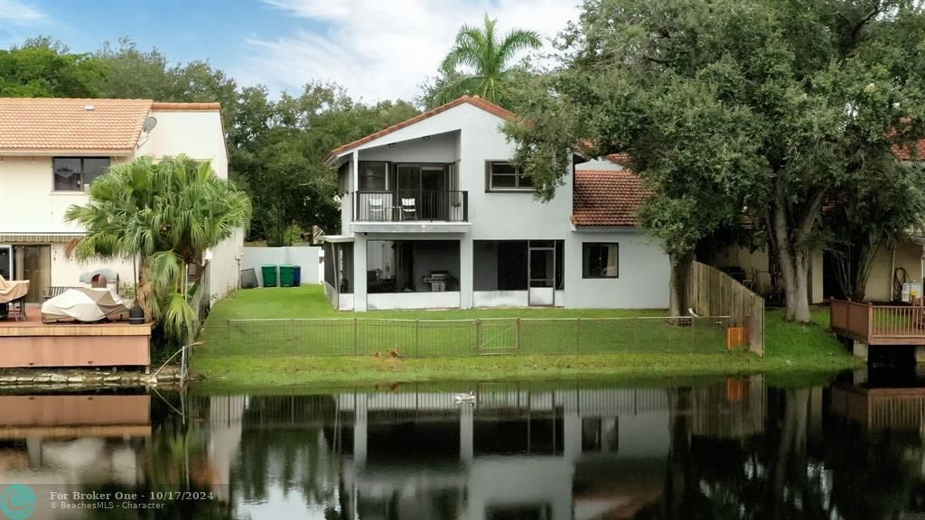 En Venta: $870,000 (4 camas, 3 baños, 3108 Pies cuadrados)